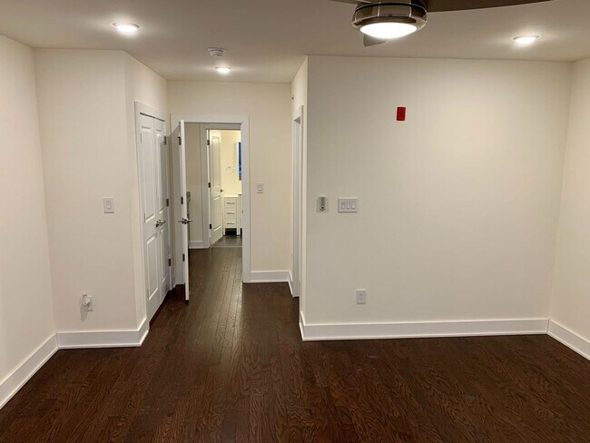 Building Photo - Stunning 2-Bed Condo with Private Roof Deck in Norris Square! Available mid-July!