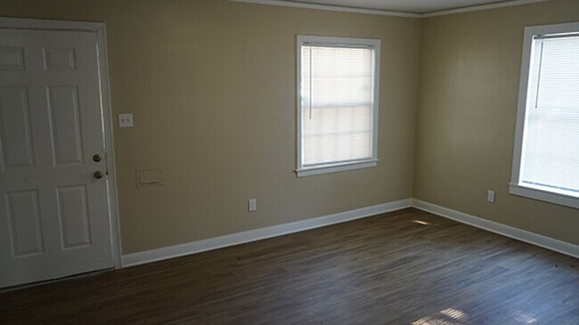 Building Photo - 1401 Alamo St