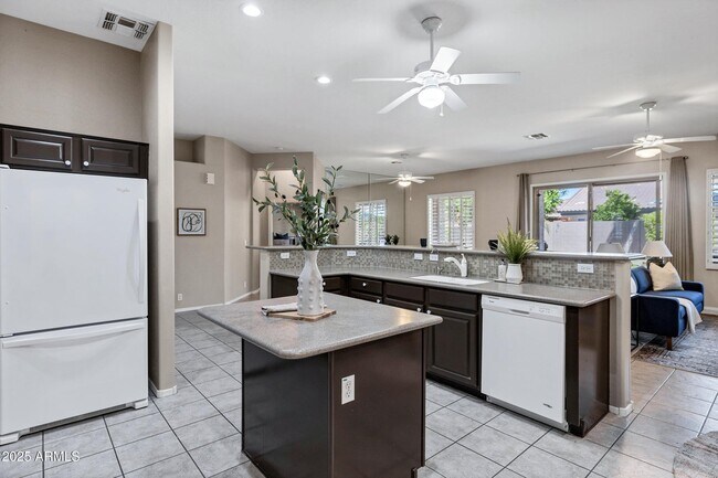 Building Photo - 2260 E Binner Dr
