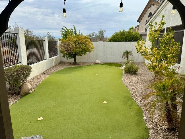 Building Photo - Gorgeous remodel update! No neighbors behind hillside lot
