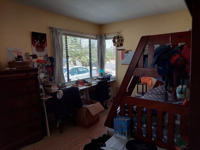 Building Photo - 15666 Hesse Dr