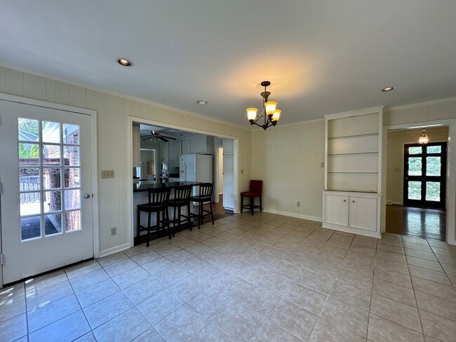 Building Photo - Idyllic Green Hills Home