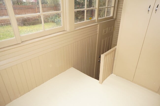 Building Photo - Beautiful 3 bedroom 1 bathroom NE Bungalow "Sabin area"