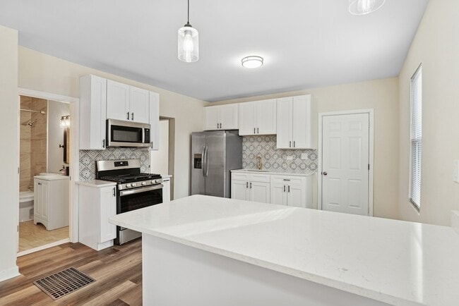 Building Photo - 515 George Ave