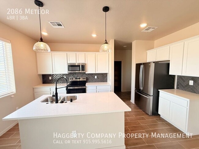 Building Photo - 2086 Meteor-