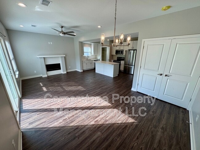 Building Photo - 8419 Valley Spring Dr