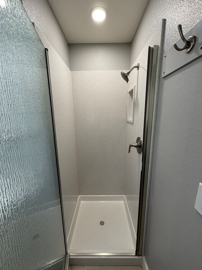 Building Photo - Newly remodeled 3 bedroom in the heart of ...