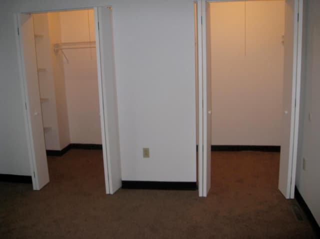 Building Photo - 3 bedroom Condo with updated Kitchen and B...