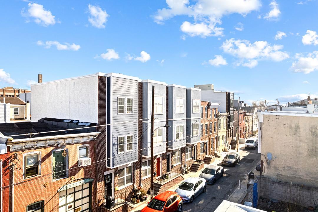 Building Photo - 525 Titan St