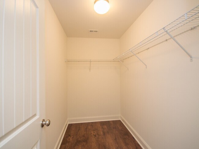 Building Photo - 17846 Sallows Dr
