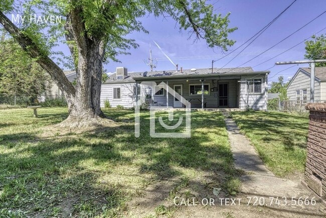 Building Photo - 2776 S Dahlia St