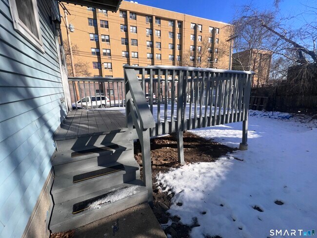 Building Photo - 93 Shell St