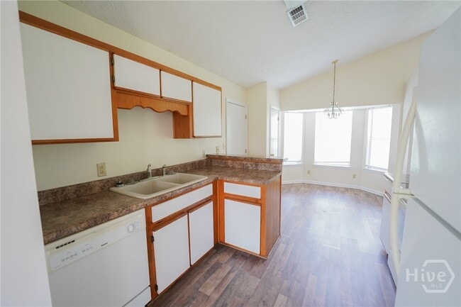 Building Photo - 102 Whippoorwill Ln E