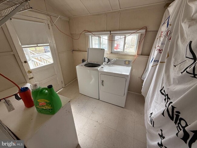 Building Photo - 310 University Blvd