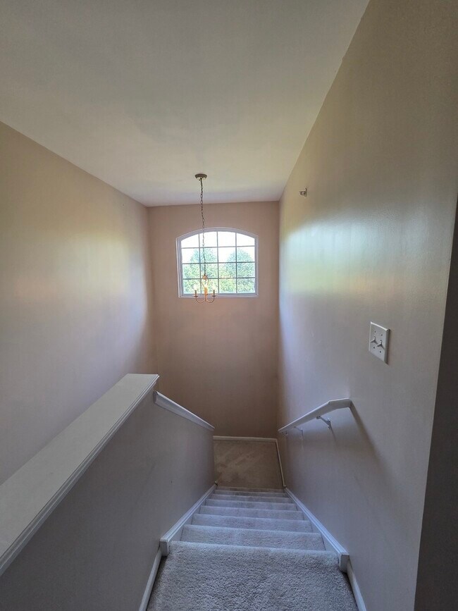 Building Photo - 422 Cary Woods Cir