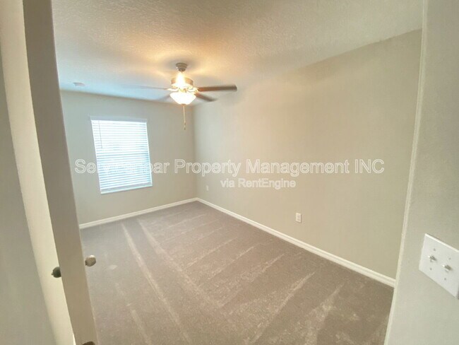 Building Photo - 11852 Dumaine Valley Rd