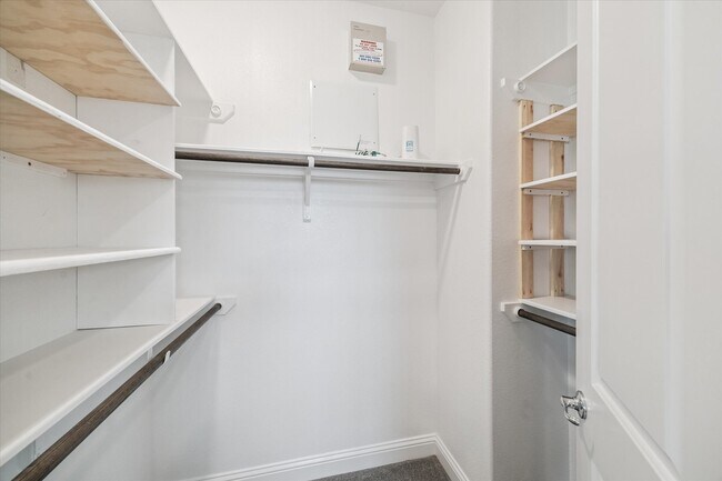 Building Photo - 5443 Camaguey St