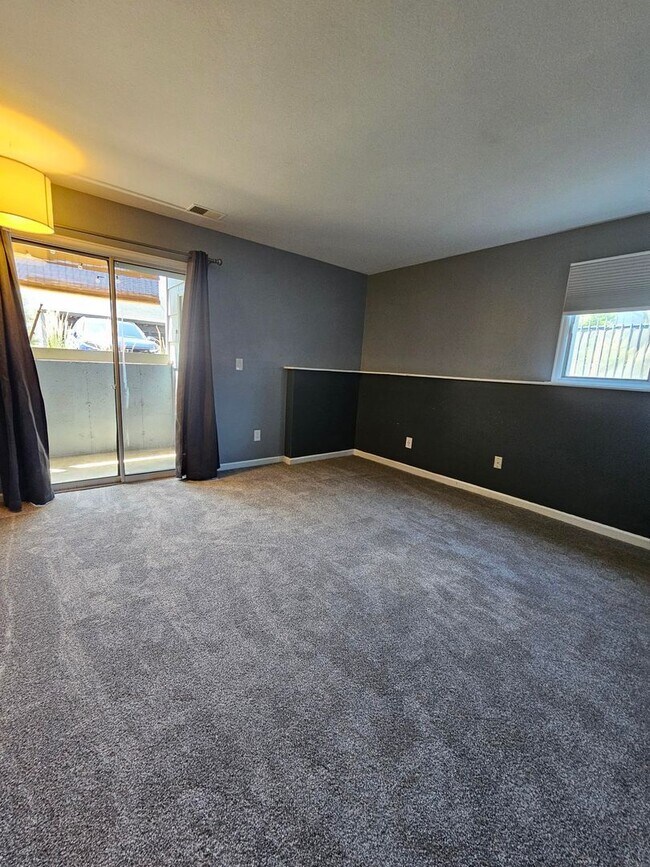 Building Photo - Cozy Garden Level Condo in Boulder
