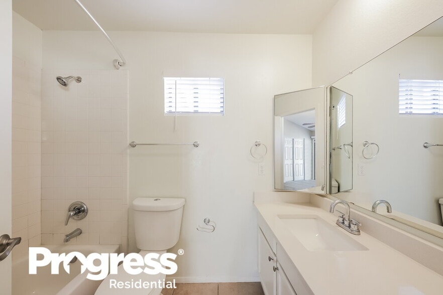 Building Photo - 3814 W Marconi Ave