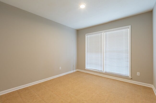 Building Photo - Quiet Ranch