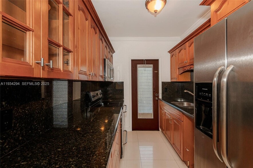 Building Photo - 1560 NE 127th St