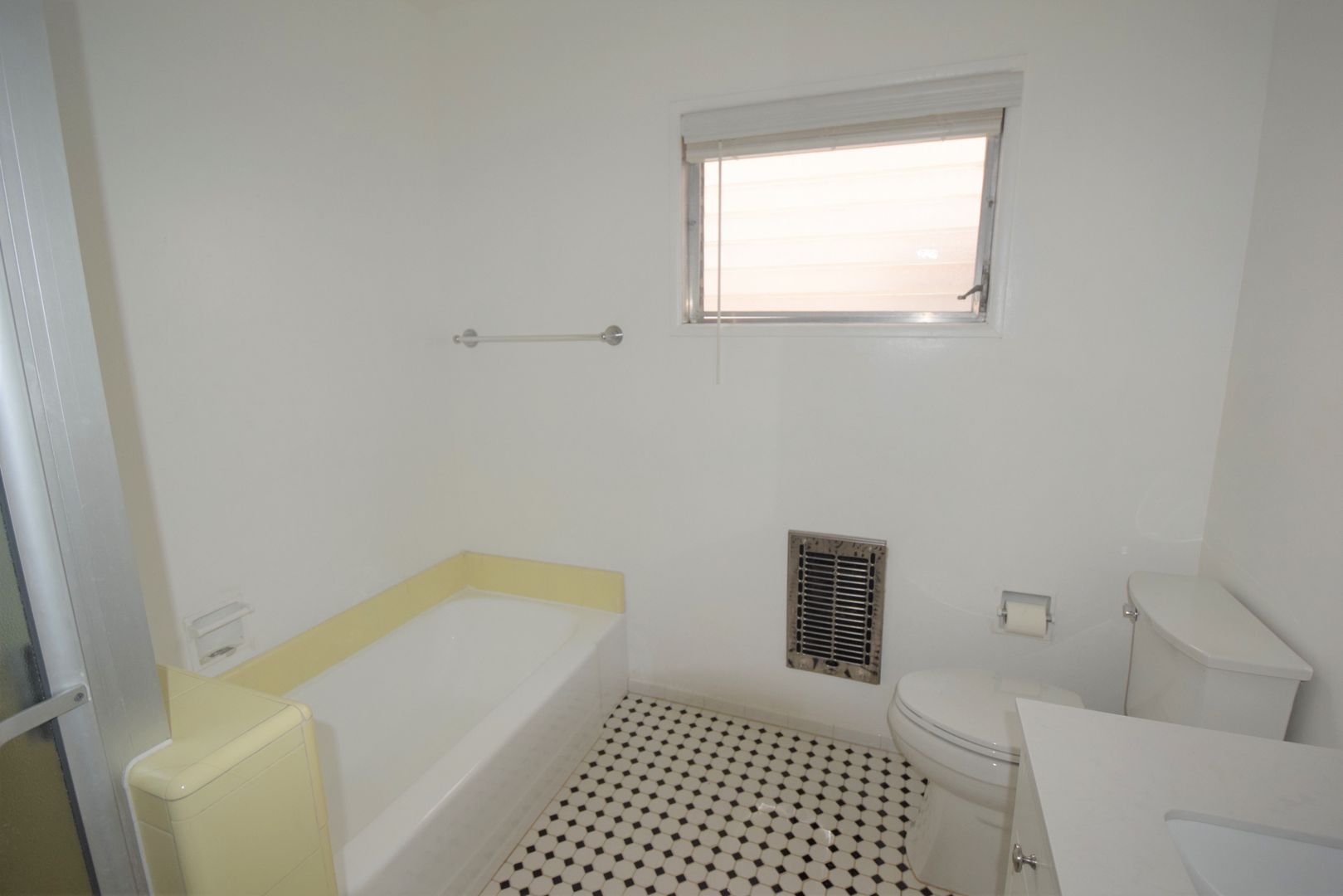Building Photo - 4334 Mammoth Ave
