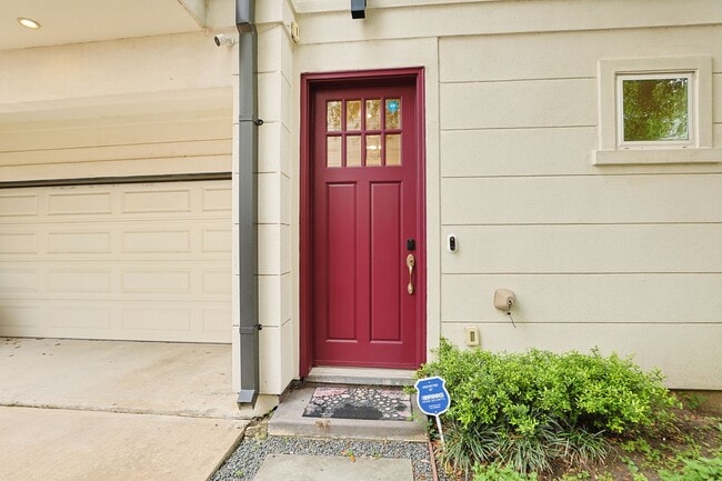 Building Photo - 2212 Stuart St