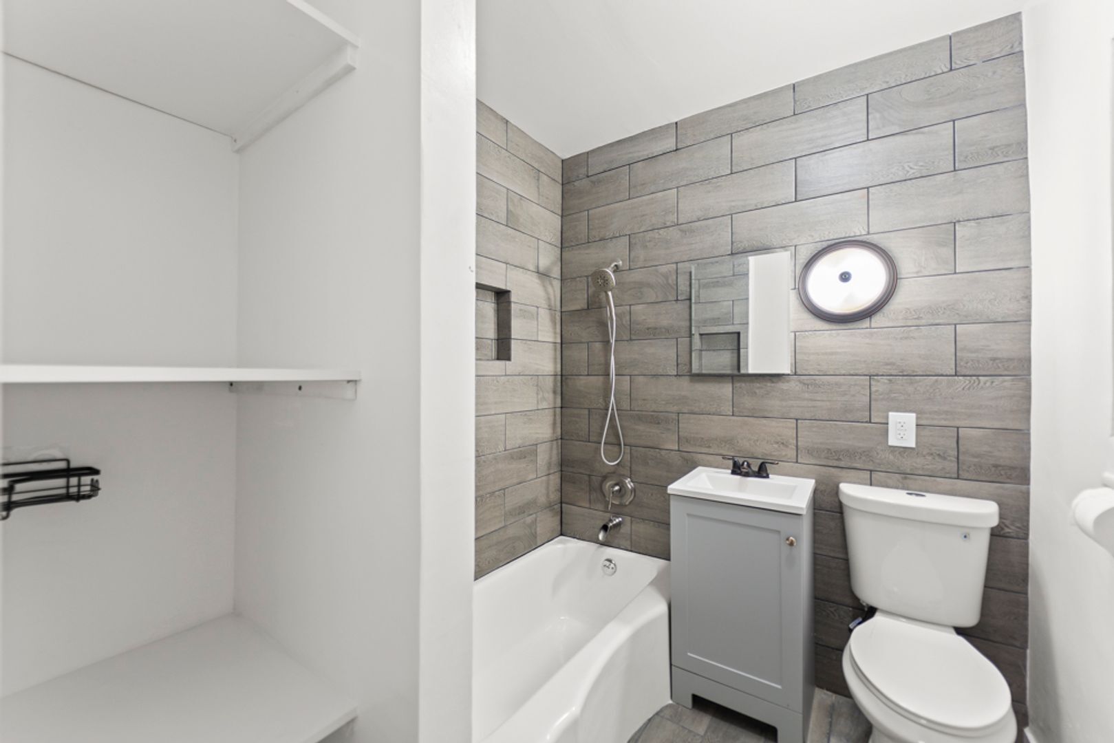 Building Photo - 10639 Fitzroy Ave