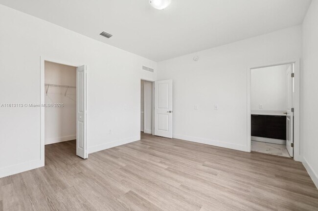 Building Photo - 1280 N Flagler Ave