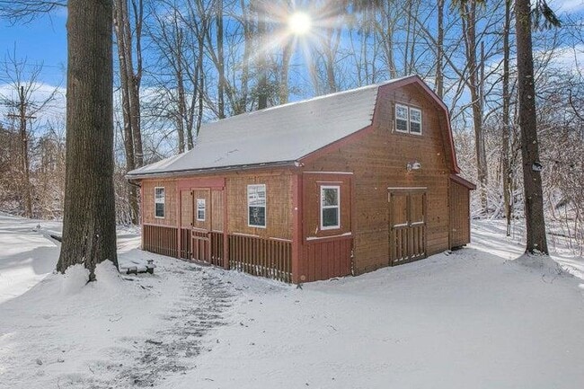 Building Photo - 5990 Plymouth Rd