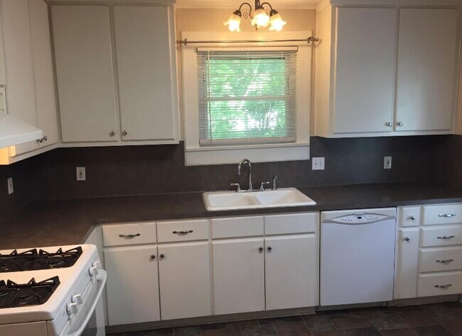 Building Photo - 916 Avenue M