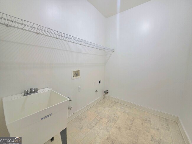 Building Photo - 3385 Wellbrook Dr