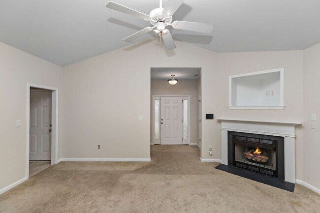 Building Photo - 19 Denby Cir