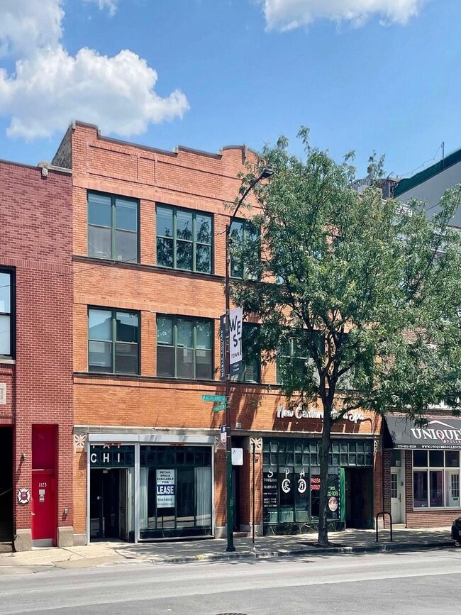 Building Photo - Video Tour- HUGE 1 Bedroom- 2 1/2 Bath Apartment. High-end loft style. Cook's Kitchen- Common Roo...