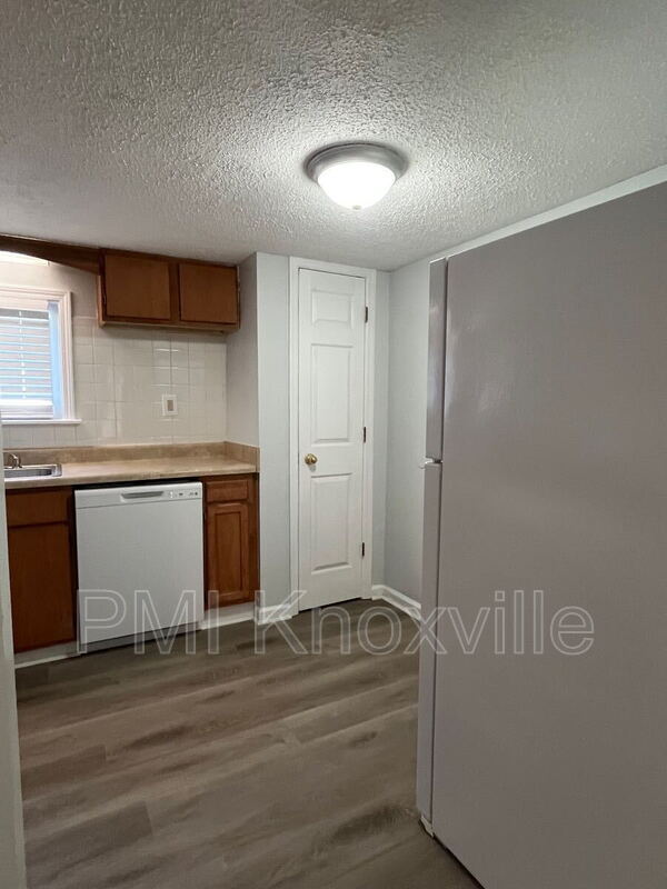 Building Photo - 489 W Outer Dr