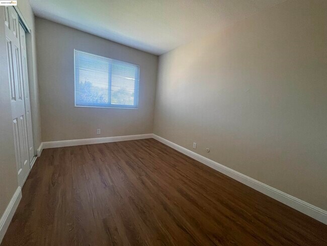 Building Photo - 35 Fountainhead Ct