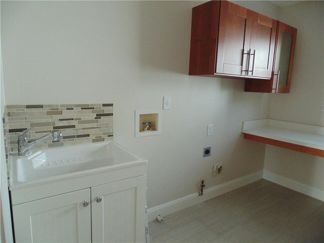 Building Photo - 3895 Deauville Way