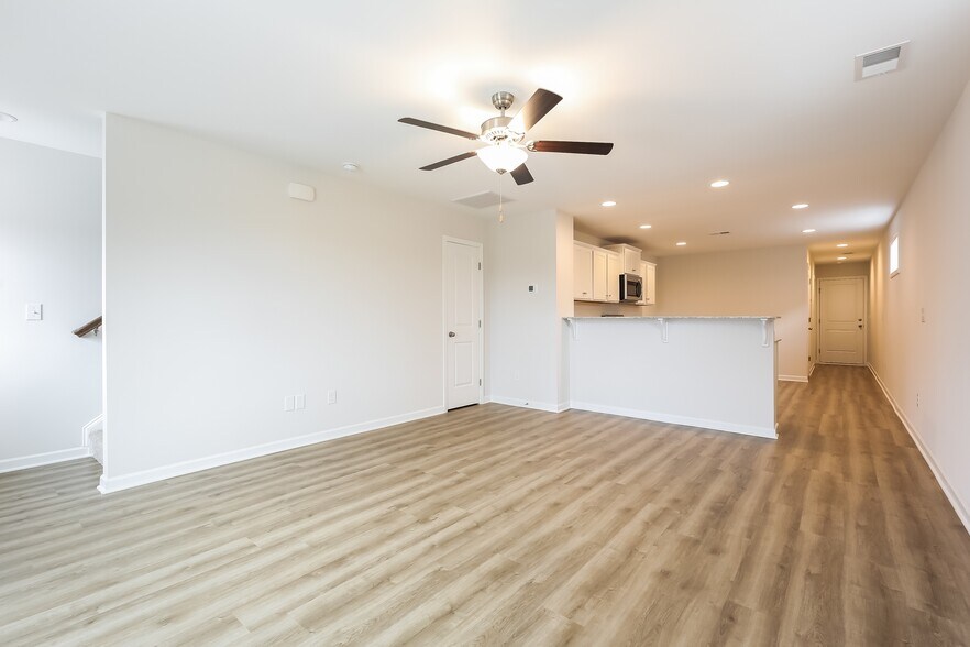 Building Photo - 617 Green Wigeon Rd