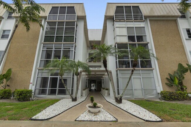 Building Photo - 3040 NE 16th Ave