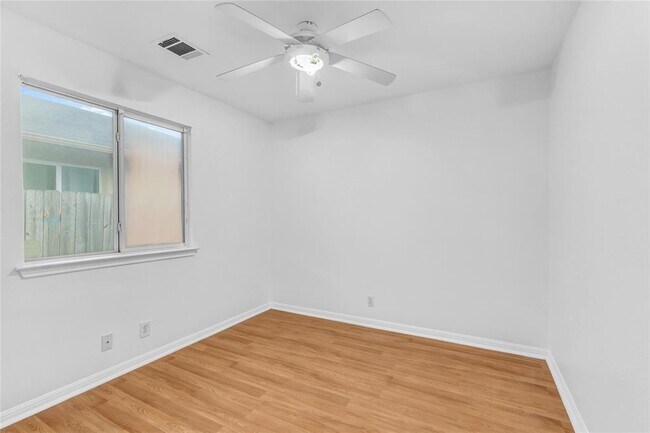 Building Photo - 16613 Jaron Dr