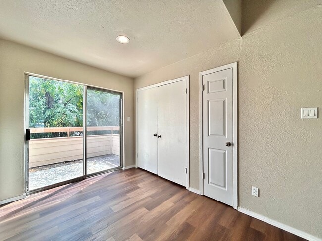 Building Photo - 7111 E Hwy 290