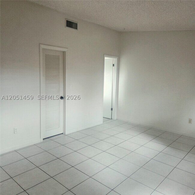 Building Photo - 7412 SW 105th Pl
