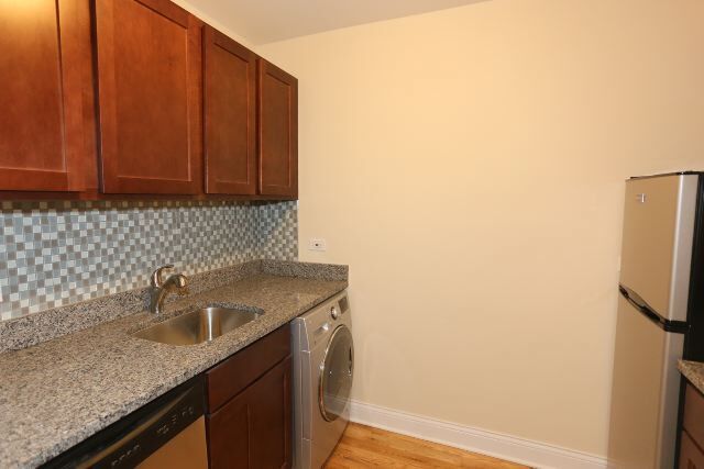 Building Photo - 1034 W George