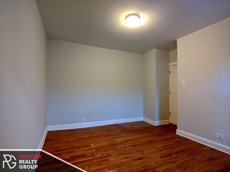 Building Photo - 5029 N Harding Ave