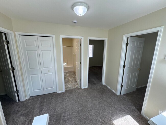 Building Photo - Available Now – Spacious 3 Bedroom, 2.5 Bath Home in a Prime Corvallis Location