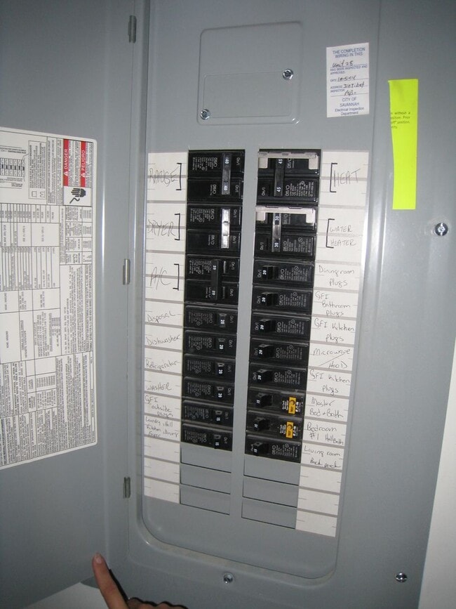 Building Photo - Cozy Condo