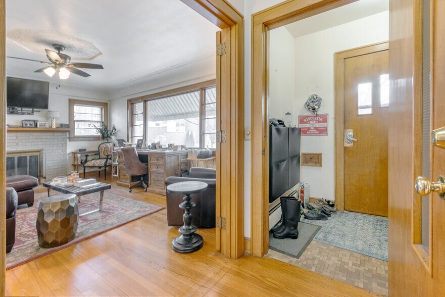 Building Photo - 302 S Brooks St