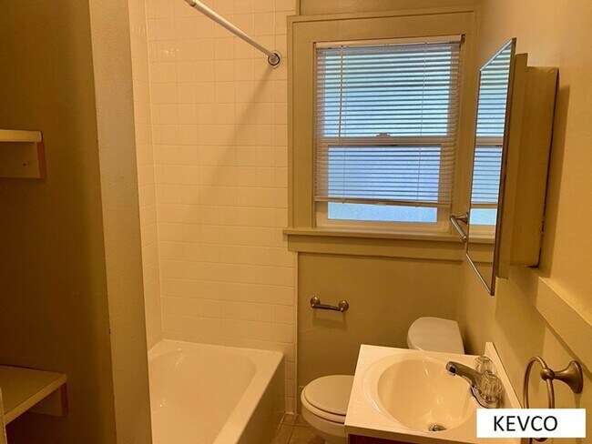 Building Photo - 208 E Pitkin St