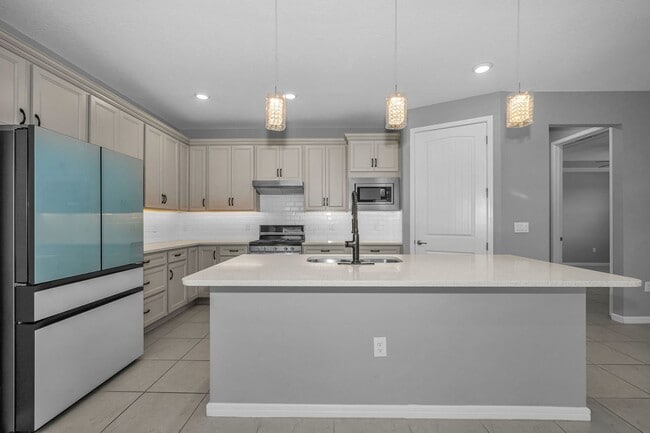 Building Photo - Large Spacious 2 bedroom 2 bath in Del Web