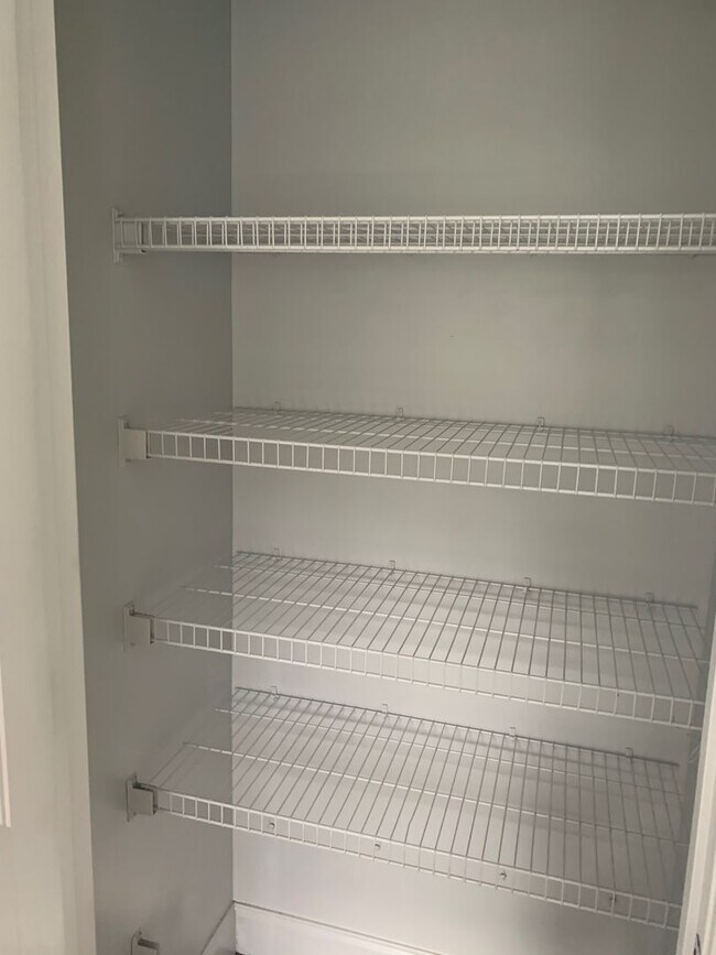 Building Photo - Lovely Eastside Townhome Condo Near Vet School- 3BR/3BATH!